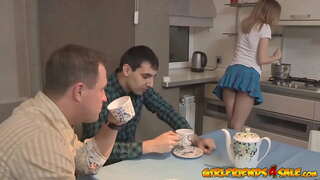 ���ींग का बना किशोरों उसके पति cuckolds