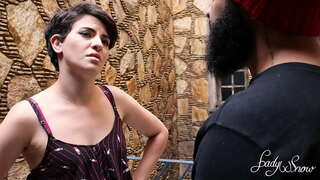 Comunistinha е гласувате в Boulos и в крайна сметка се обръща рогата